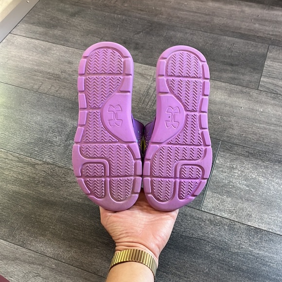 Under Armour - Picture 2 of 4